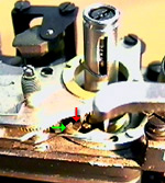 �J�����̏�ɂ��郌�o�[�ƃt�b�N